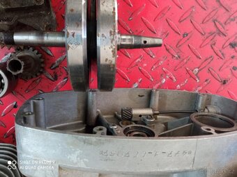 ČZ 175 477 motor - 4