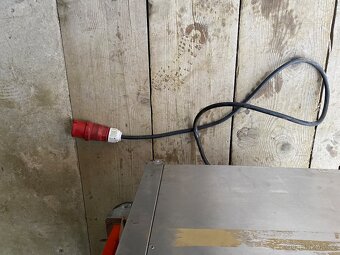 Gril na kuřata a kolena, elektrický, Eloma ELG 5 - 4
