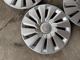 Originální poklice Škoda R16 - 4