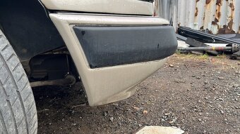 Přední nárazník Mercedes w124 - 4