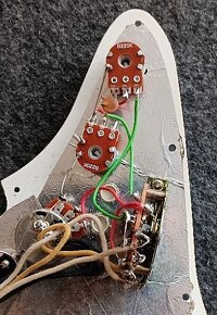 Prodám osazený pickguard na Stratocaster - 4