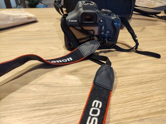 Canon EOS 2000D - 4