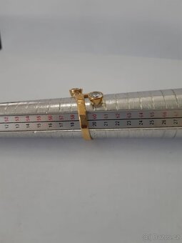 Zlatý dámský prsten se zirkony - 4