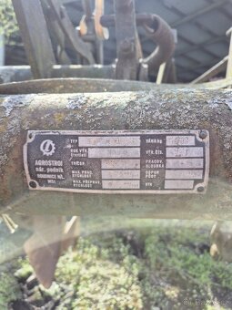 Potahový tříradličný pluh - 4