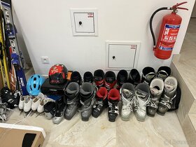 Zimní  sportovní potřeby - lyze, boty, brusle, přilby… - 4