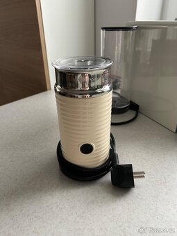 Nespresso Essenza Plus + Aeroccino + box na kapsle - 4