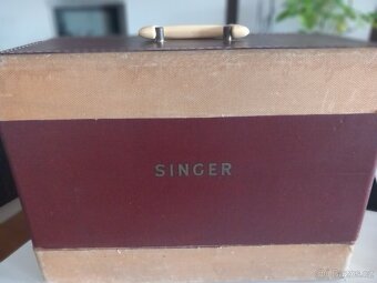 Kufříkový retro šicí stroj Singer - přenosný, na ruční pohon - 4