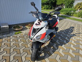 Skutr Aprilia SR50R - 4
