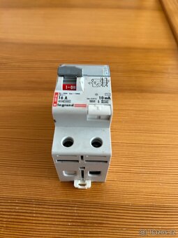 LEGRAND 2PÓLOVÝ PROUDOVÝ CHRÁNIČ 16A, 230V, 10mA, (90 680) - 4
