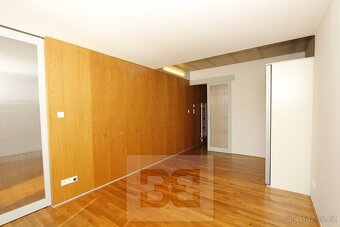 Prostorný a světlý byt 2+kk (66 m2) s garáží a vinným boxem - 4