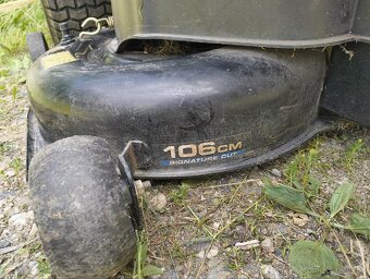 Špičkový zahradní traktor Cub Cadet XT2 QR106 - 4
