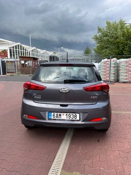 Prodám Hyundai i20, 1.2i 55kW, benzín, 2017, 72000 km - 4