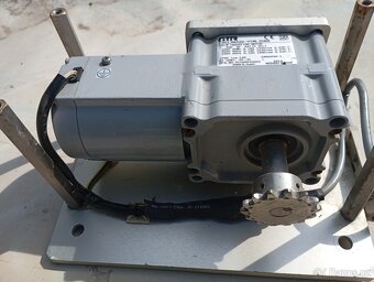 Indukční motor NISSEI 25W s převodovkou 20:1 - 4