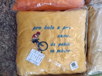 Polštář s výšivkou nový - 4