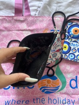 Sada Barevných Peněženek A Růžové Plážové Tašky - 4