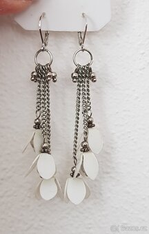 Bílo-stříbrné náušnice - 4