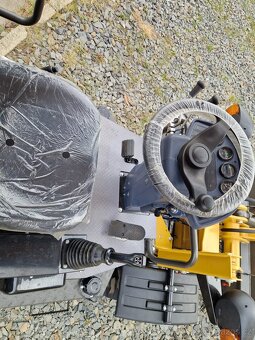 Kolový nakladač ZL10 - 4