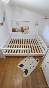 Dětská postel z masivu s odnímatelnými zábranami - 4