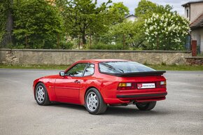 Porsche 944 Turbo - 4