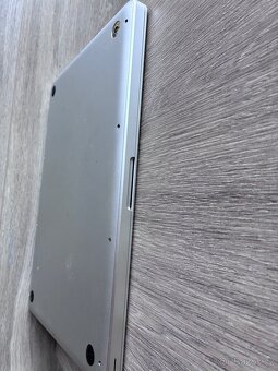 MacBook na díly Apple - 4