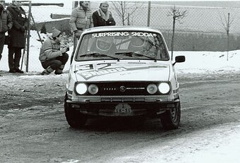koupím motor blatníky díly škoda 120L M a zadní kapotu - 4