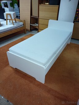 Prodám krásnou postel IKEA ASKVOLL 90 x 200 cm - 4
