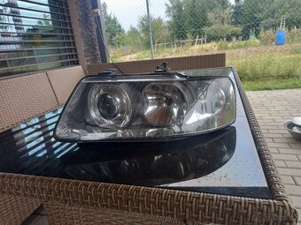 Prodám prední levé světlo na audi A4 - 4