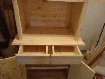 Prodám novou selskou kredenc z masivu bez povrchové úpravy - 4