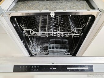 Kuchyňská linka se spotřebiči (téměř nová) - 4