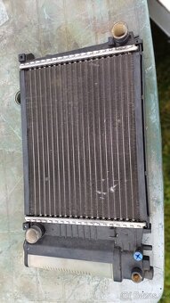 chladič vyndaný z BMW e38 318is téměř nový - 4