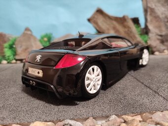 prodám model 1:18 peugeot RC - 4