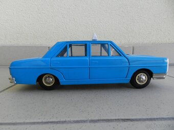 MERCEDES 250 - TAXI - ITES r. 1972 ČSSR - - 4
