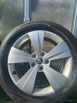 ALU Kola ŠKODA 5x112 R17 TRITON Zánovní Letní Pneu 215/55/17 - 4