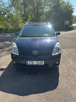 TOYOTA COROLLA VERSO 1,8 - 4