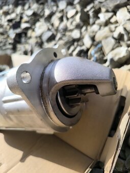 Nový Startér 3KW 10 zubů 12V 2873K405 - 4