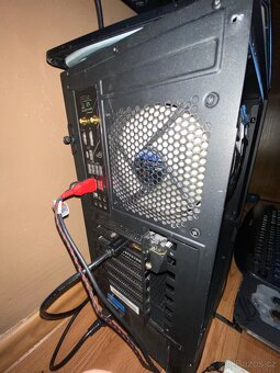 Stolní PC + 3D obrazovka - 4