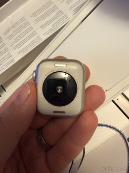 Apple Watch SE generace 2 - 4