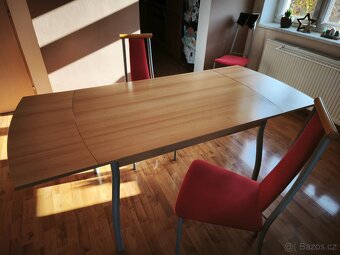 Jídelní stůl + dvě židle - 4
