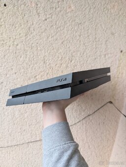 PlayStation 4 - 4