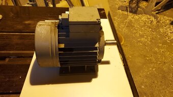 Elektromotor 550W, 910 otáček - 4