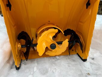 CUB CADET XS3 66SWE -třístupňová sněhová fréza s el. start. - 4
