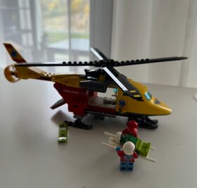 Lego Ambulance helicopter 60179 - 4