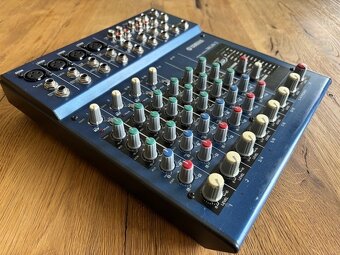 YAMAHA MG 10/2 - 4