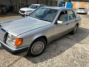 Mercedes W124 200 - 4