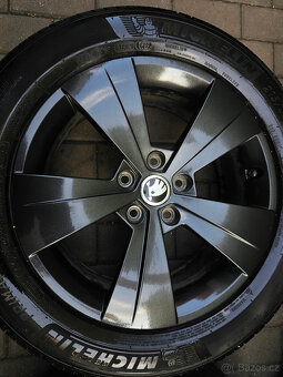 ALU kola letní Škoda 5x112 R17 Superb III Triton - 4