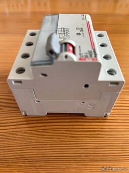 LEGRAND 4PÓLOVÝ PROUDOVÝ CHRÁNIČ 80A, 400V, 30mA - 4