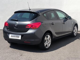 Opel Astra 1.6 16V , 85 kW benzín, 2011 - 4