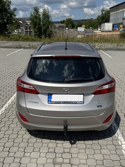 Hyundai i30 1.6 88kW 1. Maj. ČR - 4