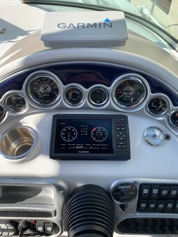 Motorový člun CROWNLINE 250 CR - 4