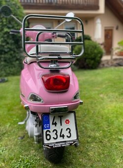 Vespa LX 50, limitovaná edice, růžová - 4
